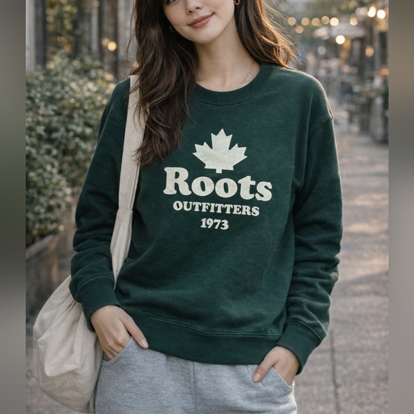 Roots Sweaters - Roots Green Crewneck Sweatshirt XS Women Logo Graphic Pullover Cozy Casual